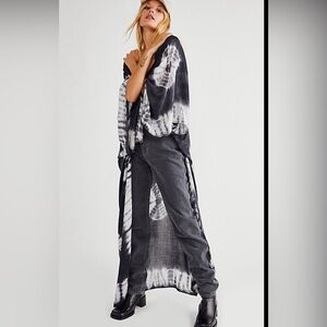 FREE PEOPLE BLACK SPELLBOUND KIMONO